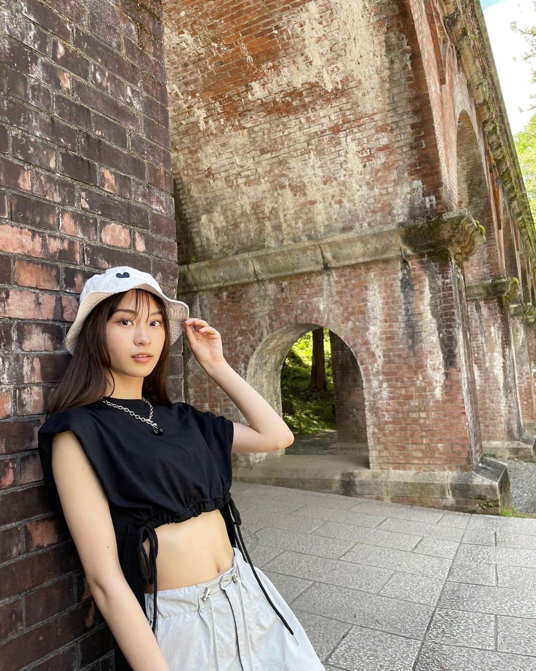 太田雫のインスタグラム：「・ ・ 今日から2学期始まりました🍧 ・ 久しぶりに友達に会えて楽しかった！ ・ 2学期は文化祭と体育祭があるから楽しみ〜💫 みんなはいつから始まりますかー？ ・ ・ ・ #太田雫#06#他撮り#ootd#京都#南禅寺」