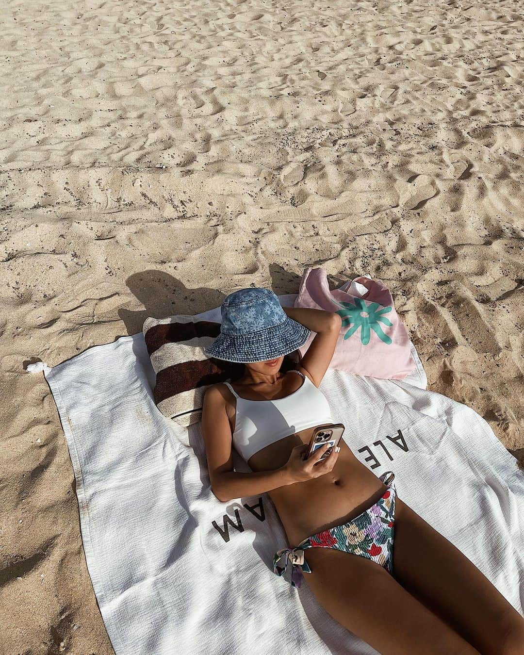 YUIKAのインスタグラム：「ㅤㅤㅤㅤㅤㅤㅤㅤ  😴💕🌴  #alexiastam #沖縄」