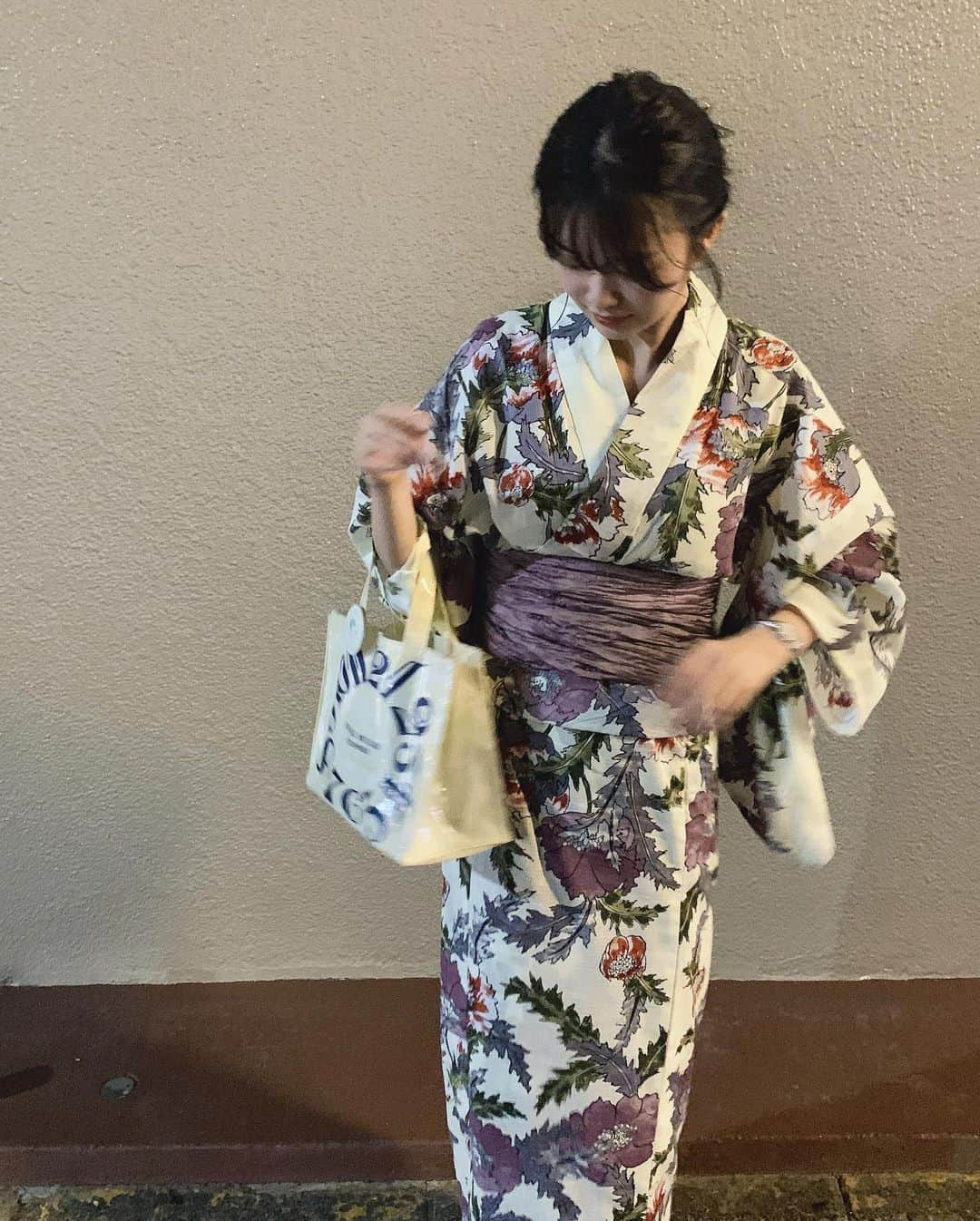 五島百花さんのインスタグラム写真 - (五島百花Instagram)「. 浴衣着たの何年ぶりだろう 理乃と浴衣着たいねーってお祭り行ってきました  1枚目はほろ酔いな私たち 顔あか笑」8月29日 19時55分 - momokagoshima