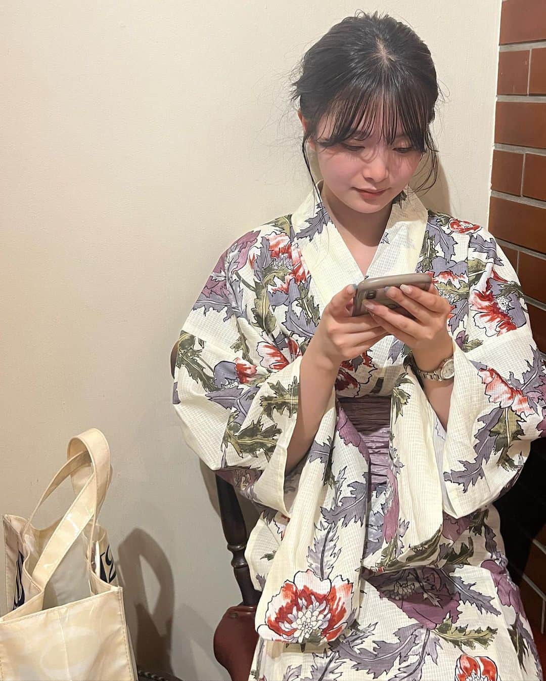 五島百花さんのインスタグラム写真 - (五島百花Instagram)「. 浴衣着たの何年ぶりだろう 理乃と浴衣着たいねーってお祭り行ってきました  1枚目はほろ酔いな私たち 顔あか笑」8月29日 19時55分 - momokagoshima