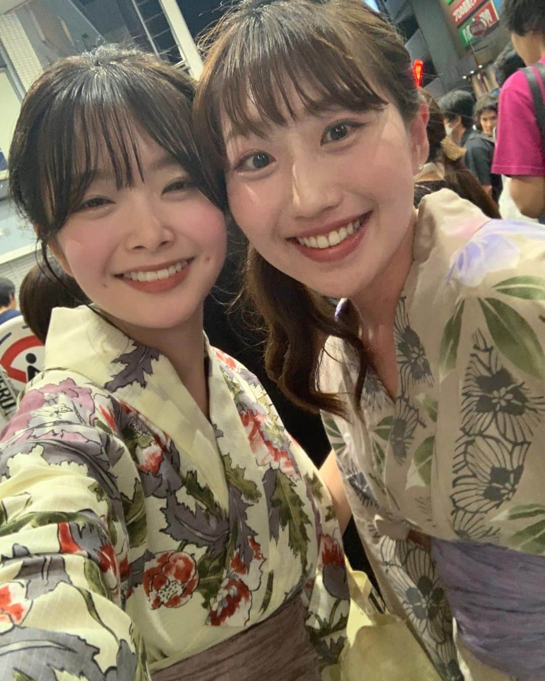 五島百花さんのインスタグラム写真 - (五島百花Instagram)「. 浴衣着たの何年ぶりだろう 理乃と浴衣着たいねーってお祭り行ってきました  1枚目はほろ酔いな私たち 顔あか笑」8月29日 19時55分 - momokagoshima