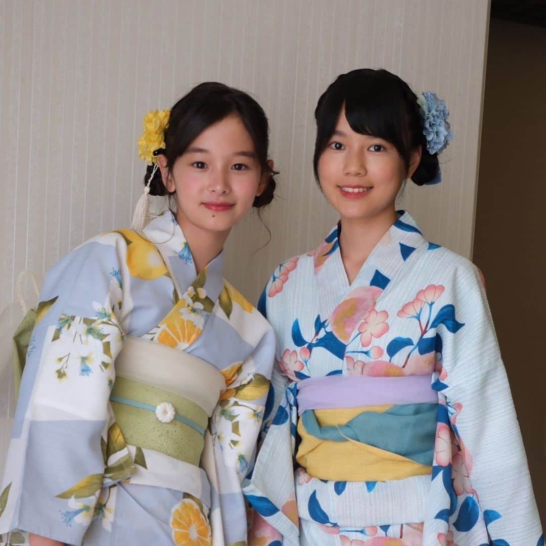 ホリプロ Actorのインスタグラム：「. #小田愛結  #川口真奈 2人の夏らしい浴衣姿をお届け👘🎇 🍋と🍑 果物がお揃いなのがポイントです❗️ #第45回ホリプロタレントスカウトキャラバン #グランプリ　#準グランプリ  #ふりふ」