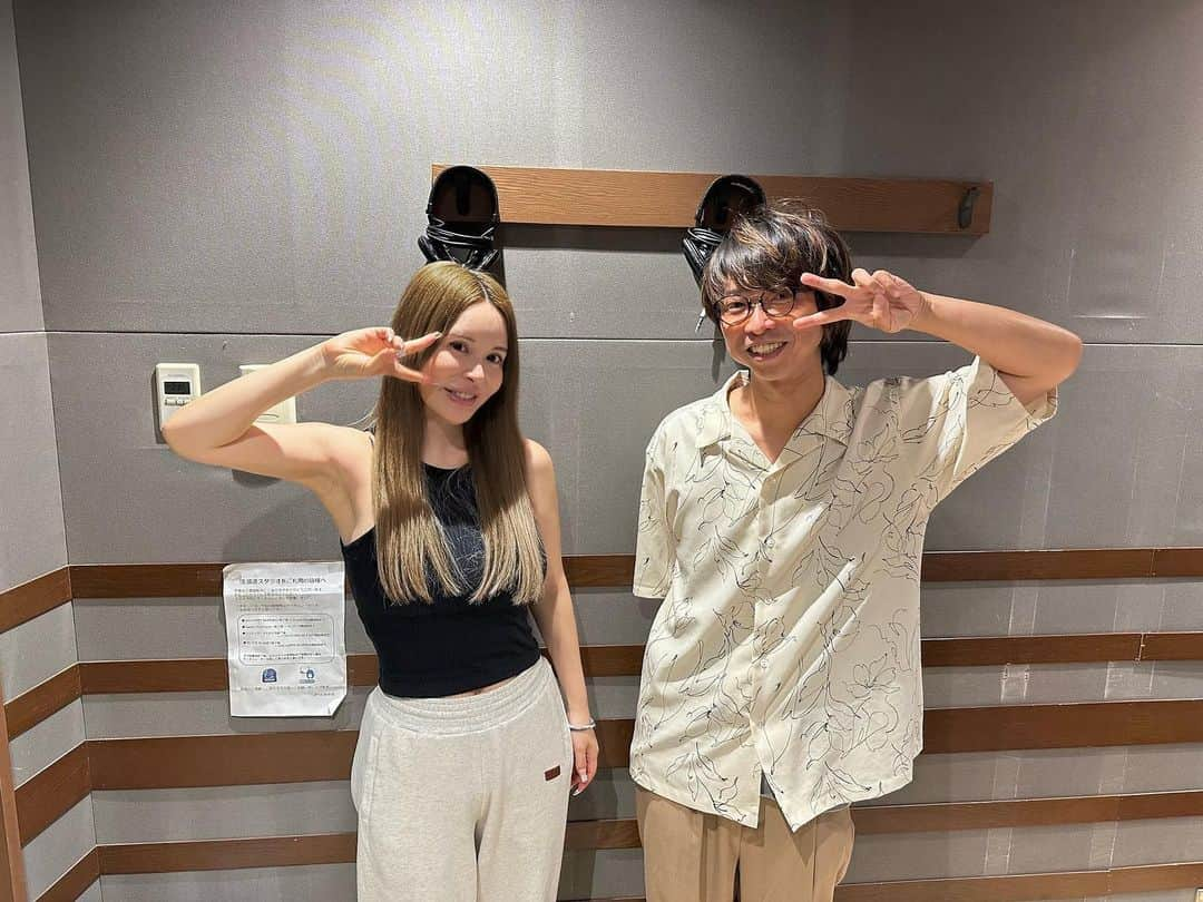 森藤恵美さんのインスタグラム写真 - (森藤恵美Instagram)「夏休みの井門さんに代わって、wacciのボーカルの橋口洋平くんとハピモニお届けしました！🎙😄 陰キャの僕は夏らしいことはしてませんと言った橋口くん😅笑 カップラーメンパーティーとエビパ🦐決行です🎉🥳笑 橋口くん、代打ありがとう！☺️  #wacci #橋口洋平 #パピモニ #radio」8月29日 19時58分 - emi_morifuji