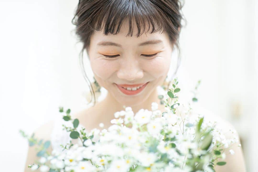 BARN&FOREST148のインスタグラム：「@barn_and_forest148 #100年後も語り継がれる結婚式 ・ ・ God bless you…*  ブライダルフェアのご予約やお問合せは InstagramのDMでも承っております*  #ブーケ #生花 #花束 #バーンアンドフォレスト148 #barnandforest148 #卒花嫁 #プレ花嫁 #オリジナルブーケ #bouquet #ガーデンウェディング #千葉結婚式 #ブーケ迷子 #barnwedding #ラスティックウエディング #バーンアンドフォレスト #ガーデン挙式 #freshflowerbouquet #148花嫁 #小花ブーケ #流山おおたかの森 #千葉結婚式場 #ナチュラルウェディング #結婚式場 #バーンウェディング #florets」