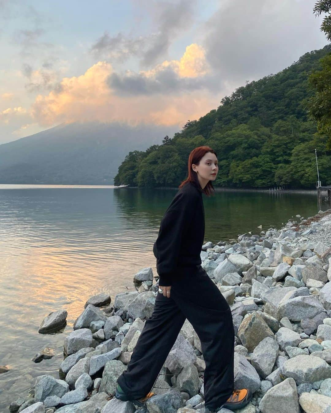 川島レイチェルさんのインスタグラム写真 - (川島レイチェルInstagram)「日光プチ旅🏔 スウェットはGADID、9月に入荷です〜 タンクはやっと着れたili🤍」8月29日 20時00分 - _rachel1001