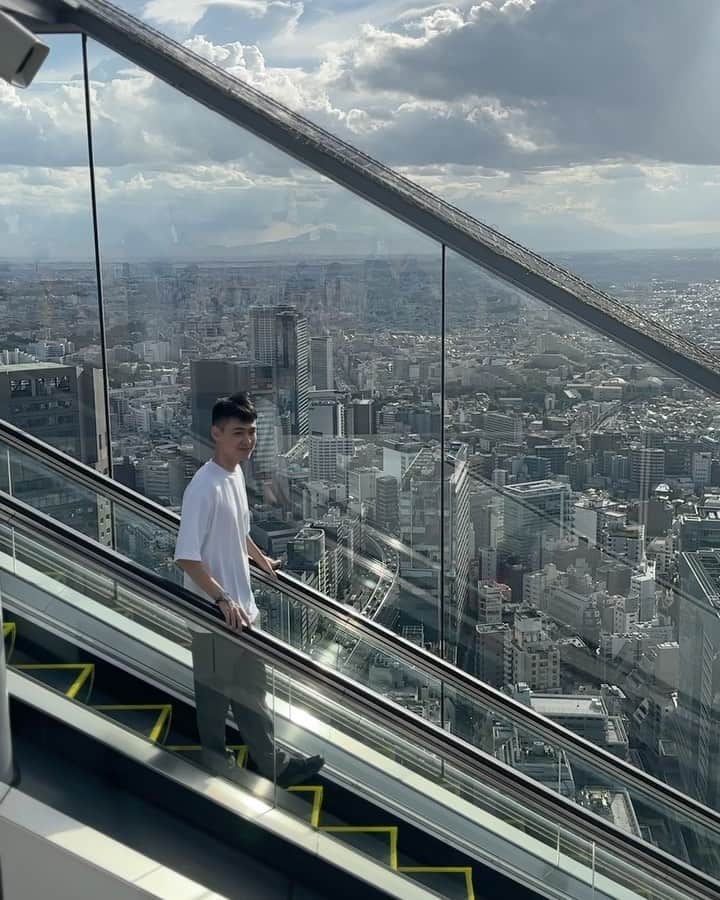 葉晟睿のインスタグラム：「Back to reality…  #kalvintravel #kalvintravel🇯🇵 #kalvintravel🇯🇵tokyo #shibuyasky #渋谷sky」