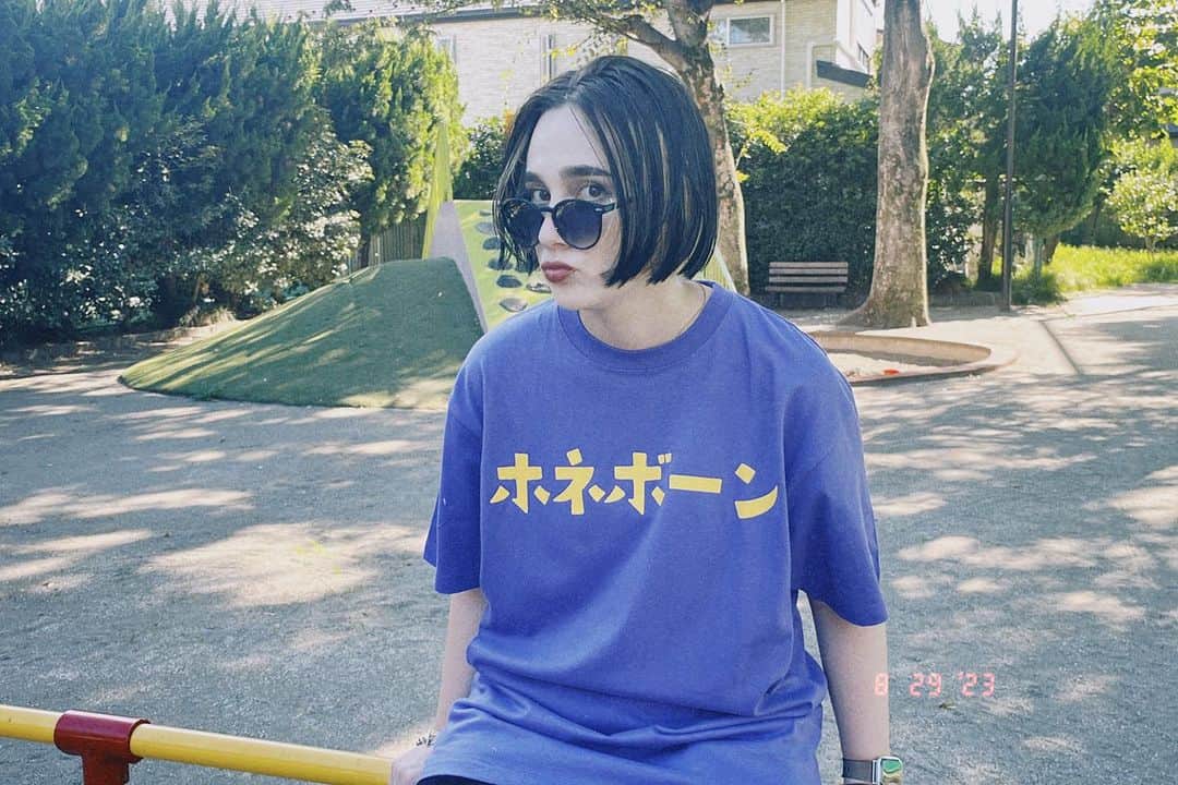 Emilyのインスタグラム：「あたらちいTシャツでるよぅ。 その名も秋のお芋T🍠 9/1(金)のライブから✌️ ゲットしてねん😋」