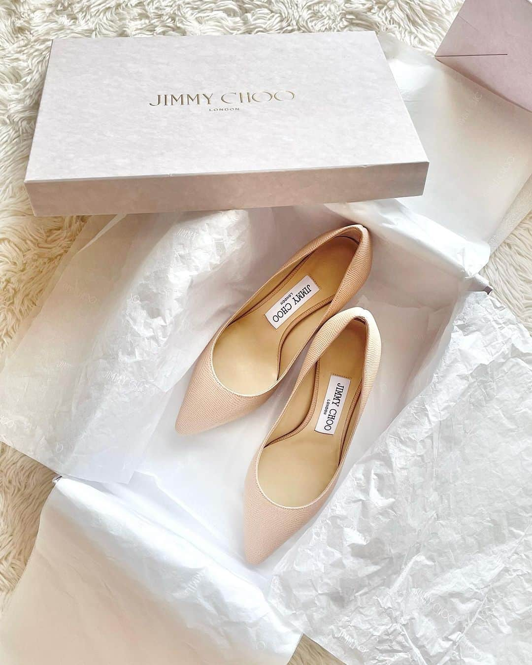 ちゃぴたんのインスタグラム：「Jimmy choo🤍  いただいた🎁✨ プレゼントって嬉しい☺️」