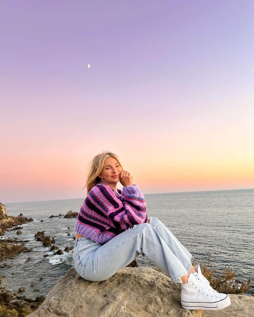 Beginning Boutiqueのインスタグラム：「For those cooler evenings 💜 @solarpowered_blonde wears our Belmont Purple Sweater!」