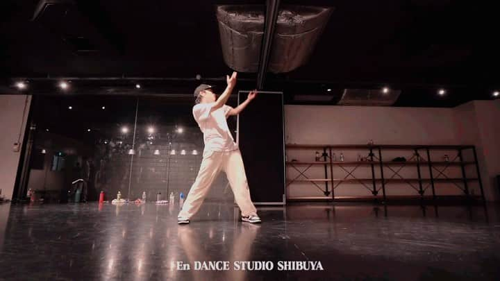 Show-heyのインスタグラム：「| @endancestudio  | Class 21:30-22:45(Mon)  受けてくれた皆んなありがとう！ 緩くと言うけど30%の力のコントロールをテーマに 後は自由に  楽しかったぁ〜！  3House/BITTERSWEET   #どぎゃん」