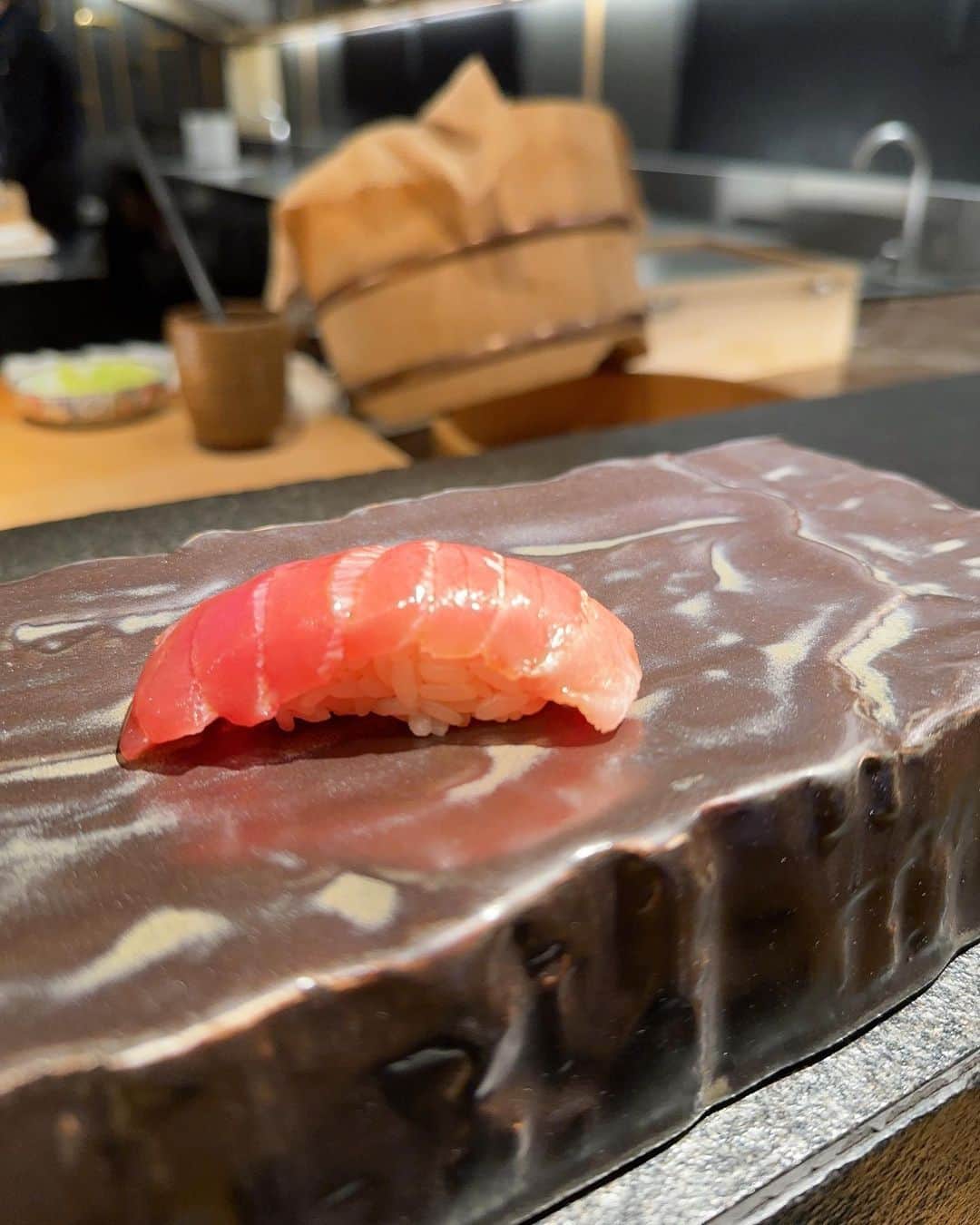 AMI（アミ）さんのインスタグラム写真 - (AMI（アミ）Instagram)「always in the mood for sushi 🍣❤️  軽くお鮨食べに"こはく"へ🍣 タイ人の大将がめちゃくちゃフレンドリーなお鮨屋さんだったぁ☺️  #こはく #お鮨 #食べログ #タイ #バンコク旅行 #バンコクグルメ #thailand #bangkok #sushi #kohaku #finediningbkk」8月29日 20時38分 - amyypatton