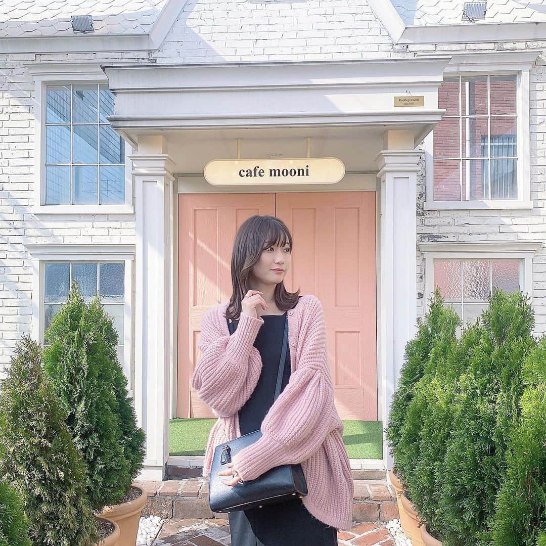 内藤沙季のインスタグラム：「韓国行きたい🥺💓 cafe mooni🫧 可愛いカフェでした☕️ . . . . #カフェ　#カフェ巡り #韓国　#韓国旅行 #韓国カフェ #cafe#cafemooni」
