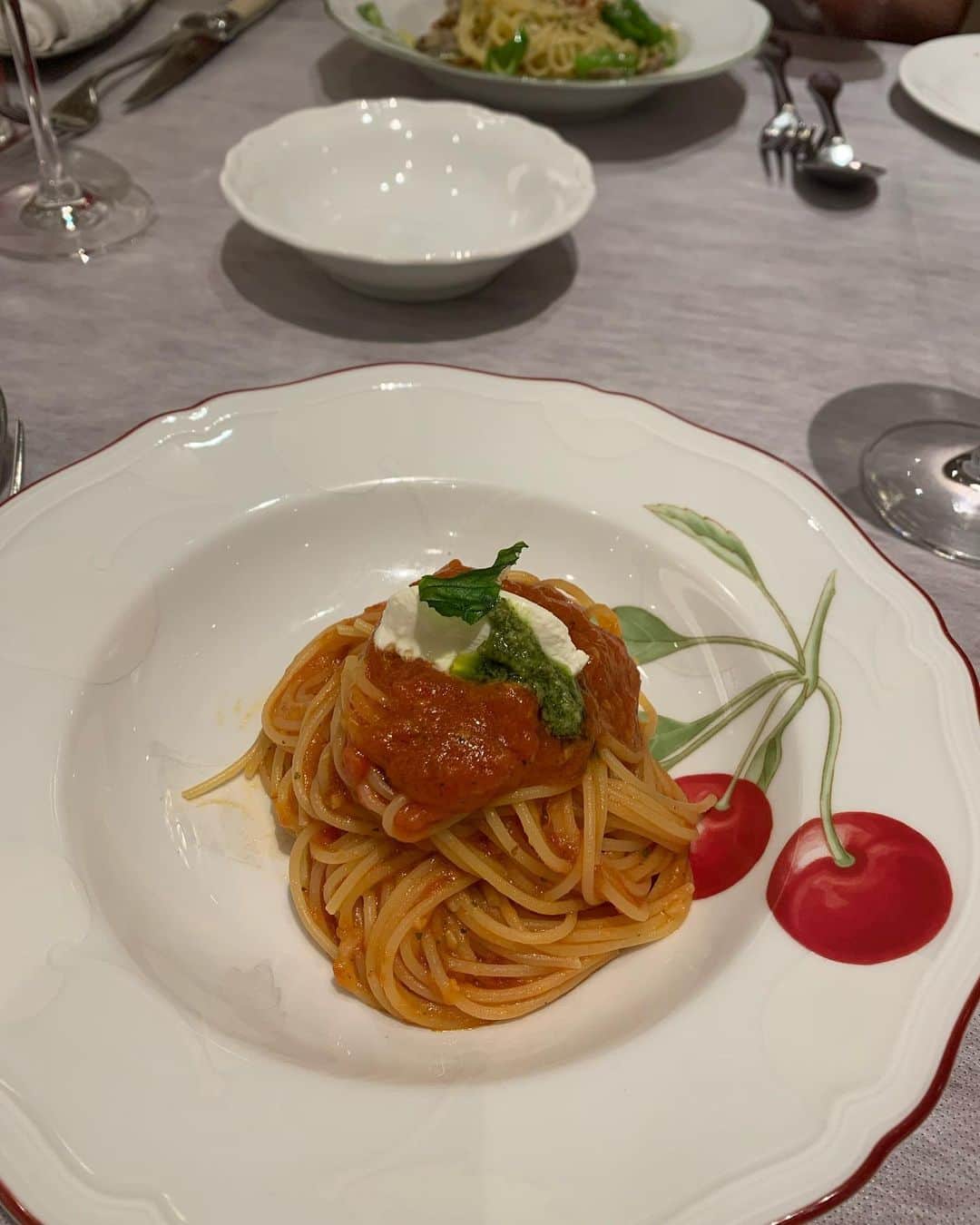 柳田なつみさんのインスタグラム写真 - (柳田なつみInstagram)「神戸トアロードホテル山楽でランチ♡♡ ・ ボリューム満点ランチで美味しかった〜☕️♡ ・ ・ #神戸　#神戸トアロードホテル　#神戸トアロードホテル山楽 #神戸ランチ」8月29日 20時43分 - nachu_nemu
