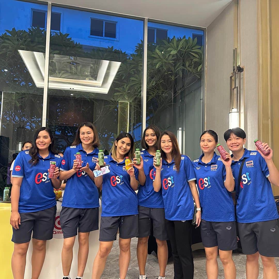 のインスタグラム：「สดใสกันมาก 🥦🥝🍓🍍🍌🍏🍊🥭  @qminc  #qmincsmoothieprobiotic #คิวมินซีสมูทตี้โพรไบโอติก」