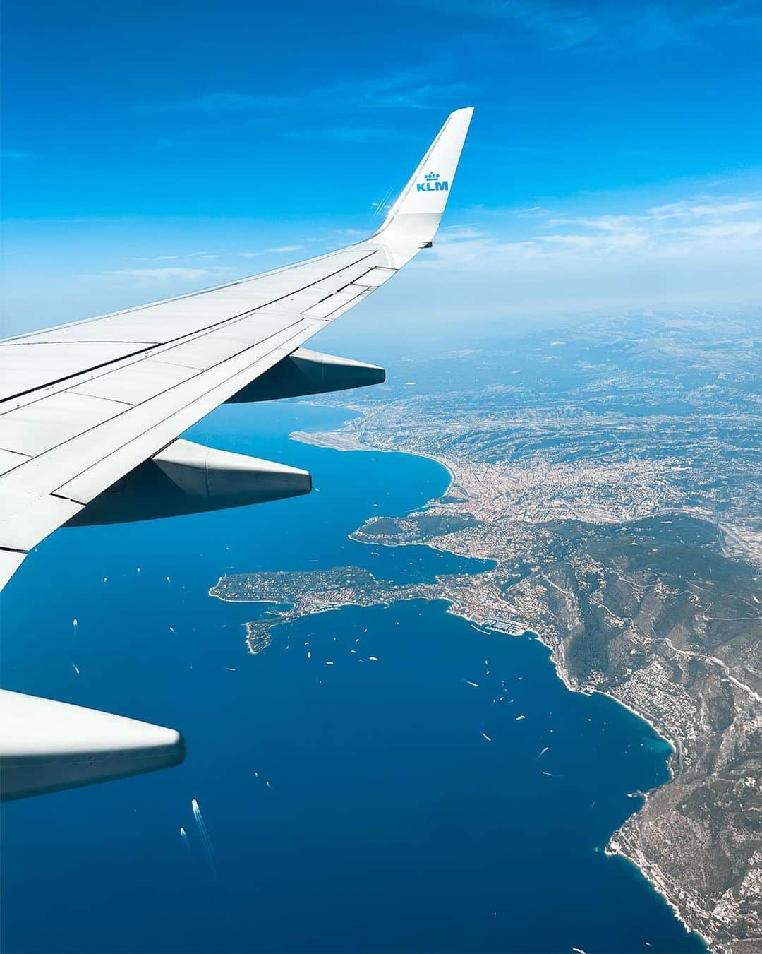 KLMオランダ航空のインスタグラム：「Flying to the capital of the French Riviera is always 'nice' 😉 📸 @malinverweij #KLM #royaldutchairlines #nice #cotedazur #frenchriviera #southoffrance」