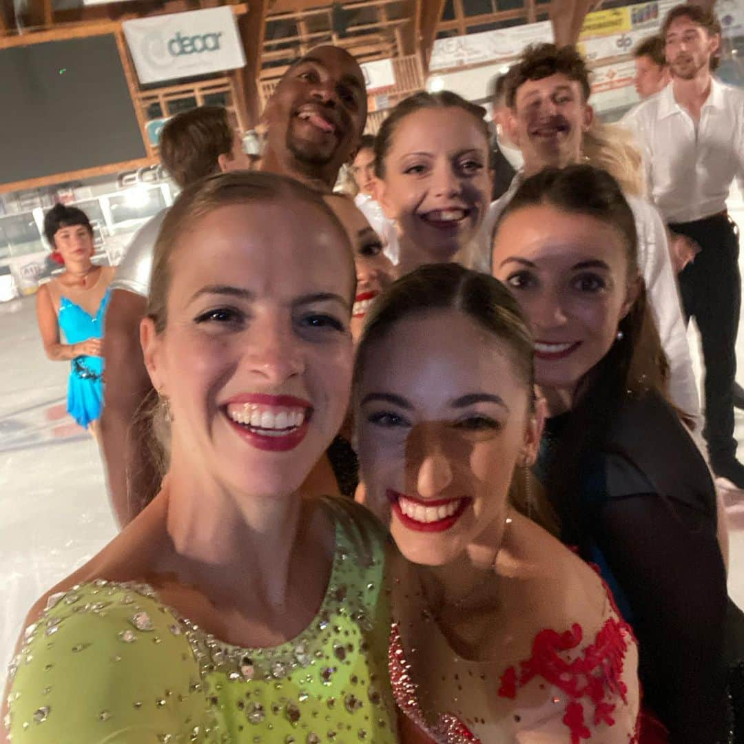 カロリーナ・コストナーのインスタグラム：「Il meglio della settimana in tournée con @ghiacciospettacolo  Momenti indimenticabili segnati dall'amore e passione per il nostro bellissimo sport. 🌟⛸️♥️ Best of the week on tour with @ghiacciospettacolo  Unforgettable moments, marked by the love and passion for our beautiful sport. #light #italiansummertour #figureskating」