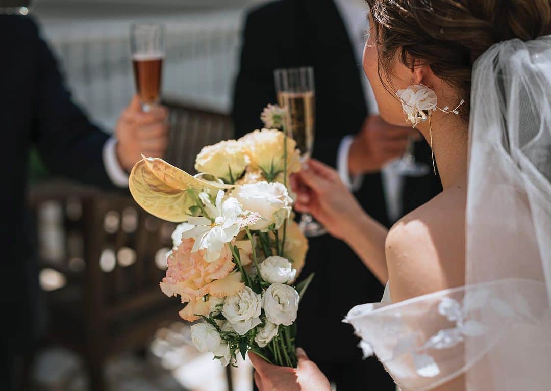 アールベルアンジェNagoyaさんのインスタグラム写真 - (アールベルアンジェNagoyaInstagram)「大切な人と過ごす 大切な時間  アールベルアンジェ名古屋では わんちゃんも一緒に 結婚式を挙げていただけます🐾 大切な家族全員で迎える 特別な1日を✨  ㅤㅤㅤㅤㅤㅤㅤㅤㅤㅤㅤㅤㅤ#アールベルアンジェ名古屋 #愛知結婚式 #名古屋結婚式 #新郎新婦 #結婚式 #アールベルアンジェ名古屋スタッフ #演出 #結婚式演出 #新時代 #新時代wedding #新しいwedding #新しい結婚式 #ゲストと楽しむウェディング#テーマウェディング#リングピロー#指輪#持ち込みアイテム#デザートビュッフェ#サプライズ#ウェルカムスペース#ウェルカムスペース装飾 #ウェルカムスペースアイテム#Smile#笑顔溢れる結婚式#ペット可 #愛犬#愛犬との時間 #わんちゃんと一緒」8月29日 20時59分 - art_bell_ange_nagoya