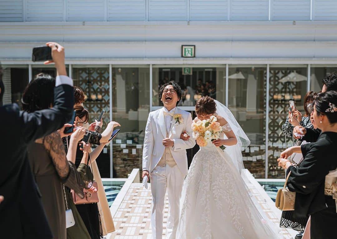アールベルアンジェNagoyaさんのインスタグラム写真 - (アールベルアンジェNagoyaInstagram)「大切な人と過ごす 大切な時間  アールベルアンジェ名古屋では わんちゃんも一緒に 結婚式を挙げていただけます🐾 大切な家族全員で迎える 特別な1日を✨  ㅤㅤㅤㅤㅤㅤㅤㅤㅤㅤㅤㅤㅤ#アールベルアンジェ名古屋 #愛知結婚式 #名古屋結婚式 #新郎新婦 #結婚式 #アールベルアンジェ名古屋スタッフ #演出 #結婚式演出 #新時代 #新時代wedding #新しいwedding #新しい結婚式 #ゲストと楽しむウェディング#テーマウェディング#リングピロー#指輪#持ち込みアイテム#デザートビュッフェ#サプライズ#ウェルカムスペース#ウェルカムスペース装飾 #ウェルカムスペースアイテム#Smile#笑顔溢れる結婚式#ペット可 #愛犬#愛犬との時間 #わんちゃんと一緒」8月29日 20時59分 - art_bell_ange_nagoya
