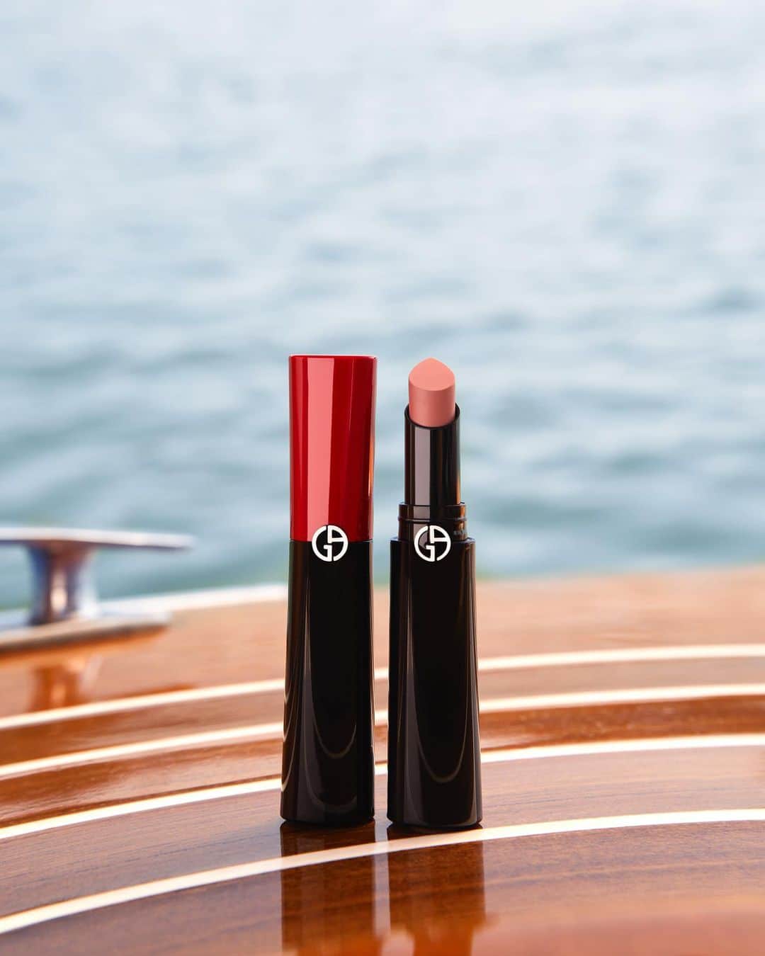 Armani Beautyさんのインスタグラム写真 - (Armani BeautyInstagram)「Red carpet requisite. Formulated with nourishing oils and bold pigments, the long-lasting and comfortable LIP POWER delivers vibrant and luminous color all day and night.   Stay tuned for exclusive content and beautiful moments, starting August 30th.   #Armanibeauty #Armanimakeup #BiennaleCinema2023 #Venezia80 #ArmaniLipPower #Lipstick」8月29日 21時00分 - armanibeauty