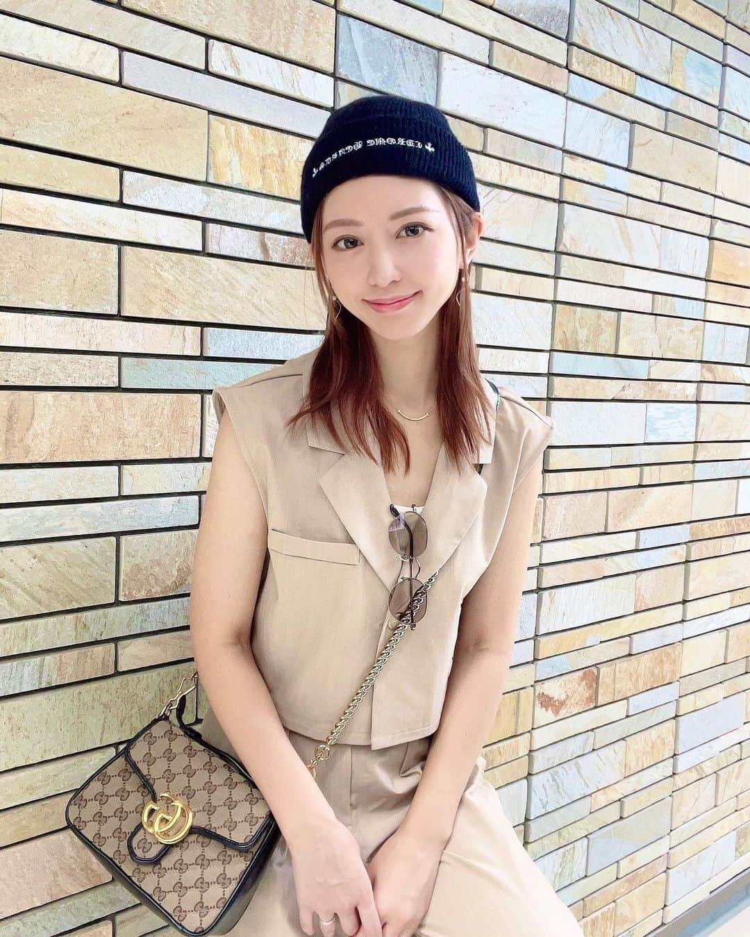 高塚みゆきさんのインスタグラム写真 - (高塚みゆきInstagram)「休日の時‪🧸🌱‬  ︎︎  ︎︎ クロムのニット帽と 最近購入したサングラスに合わせたかった セットアップコーデ♫  ︎︎  ︎︎ たまにふと雰囲気変えてみたくなるんよね👼🏻‪🤍  ︎︎  ︎︎  ︎︎ - このセットアップ＆サンダル↓は @sheinofficial  ▼着用商品ID 10398871 14460834 - 9月末までのこの【miyu24】クーポンコード◀◁ 購入金額1～5,999円まではセール価格から15%OFF。 6,000円以上は20%OFFが適用される損なしなので お買い物するときは使ってくださいね🛒✨  ︎︎  ︎︎  ︎︎  ︎︎ #SHEIN #SHEINforAll #SHEINコーデ」8月29日 21時00分 - m1yu.24