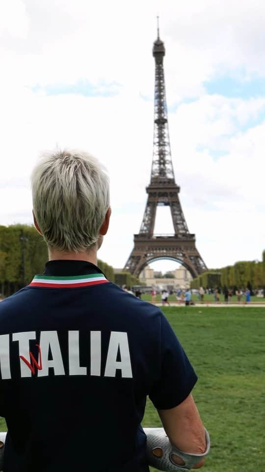 ベアトリーチェ・ヴィオのインスタグラム：「This is 𝗣𝗔𝗥-𝗮𝗱-𝗜𝗦 🇫🇷🤩 In a year from now, #Paralympics will be started. I look forward to experiencing the Games in this wonderful city. 😍 See you at Le Grand Palais for fencing events ! 🤺  @paralympics @comitatoitalianoparalimpico @paris2024」