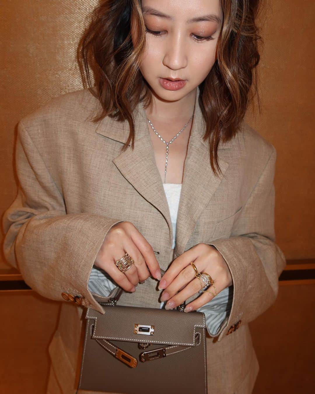 河北麻友子さんのインスタグラム写真 - (河北麻友子Instagram)「FASHION JACKET: Acne Studios BAG&SHOES: Hermès #FASHION #OOTD #麻友コーデ」8月29日 21時05分 - mayukokawakitaofficial