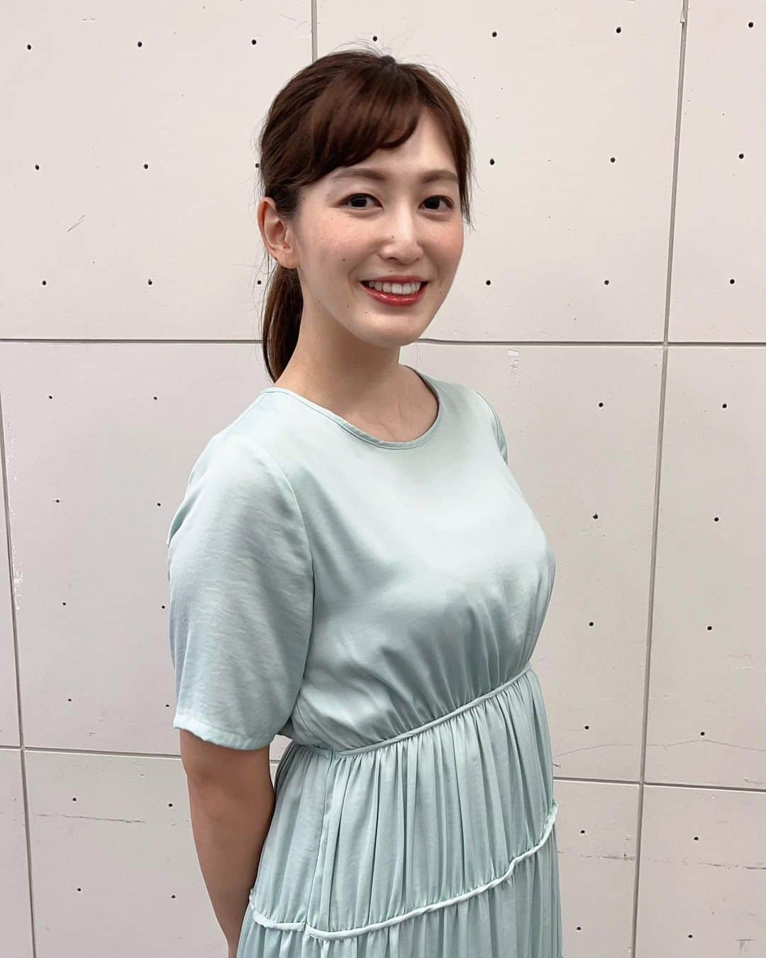 西﨑梨乃さんのインスタグラム写真 - (西﨑梨乃Instagram)「. きょうもRNC news every. お天気コーナー担当でした☀️ . 暑かったですね、、、🥺 9月上旬にかけては 最高気温30度以上の真夏日となる日が 多くなりそうです。 9月下旬にかけても 平年よりも気温が高く厳しい暑さとなりますので 来月も熱中症対策が必要です🥤 . あすはすっきりしないお天気で 念のため、 雨具があると安心🌂 . 衣装は 水色のワンピース🩵 デザインはシンプルですが、 全身で見ると可愛かったです🫶 . 岡山の取材も頑張ります🍑 . . @rino_nishizaki . . #西日本放送 #RNC #岡山 #香川 #アナウンサー #アナウンサー衣装 #チーム香川」8月29日 21時08分 - rino_nishizaki