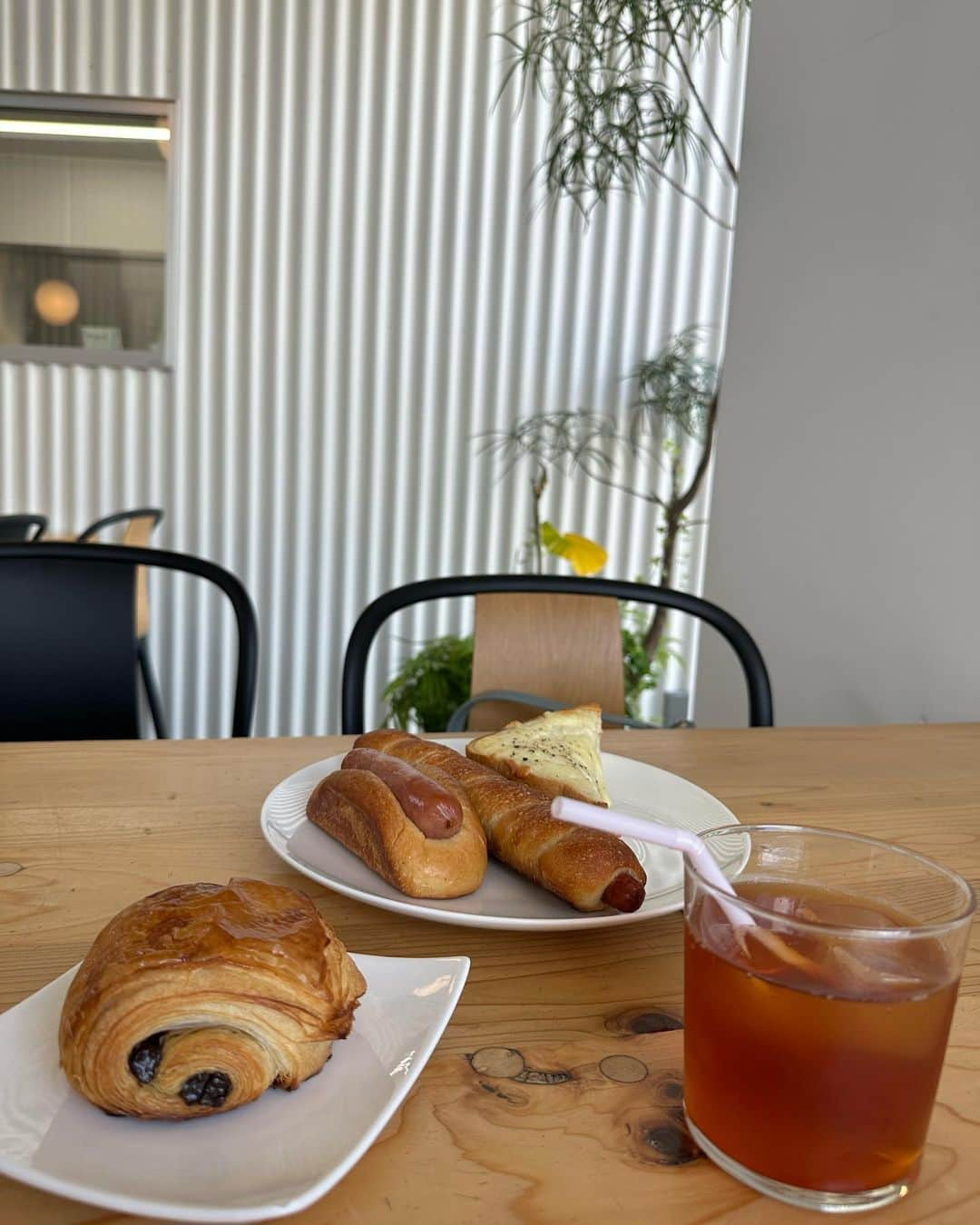 mami 宝島社のインスタグラム：「おいしいパン食べたい🍞」