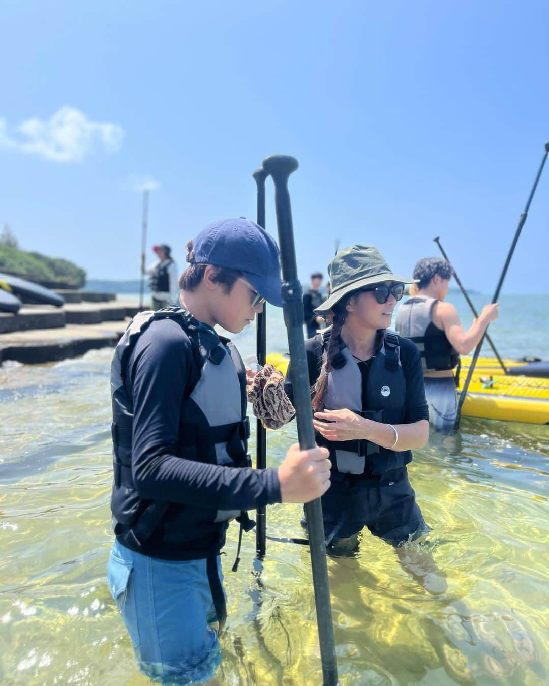 Megさんのインスタグラム写真 - (MegInstagram)「久々の沖縄旅  息子との2ショット大量(🧑🏾がたくさん撮ってくれた) こんなにたくさん一緒に撮れるなんて旅行の時の特権！ 毎年楽しみだった旅行がコロナで行けなくなり早3年？いや4年？成長期に家族旅が停止されたのはかなりの痛手だったけど少しずつ取り戻せたらいいな 久々の旅行で改めて色んなことを感じて噛み締めて良い時間を過ごせました  お店の情報を教えてくれたみんなありがとう！！  #沖縄 #2023 #旅」8月29日 21時10分 - meg_swellvtg