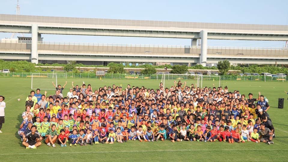 太田宏介さんのインスタグラム写真 - (太田宏介Instagram)「Joga sports college スポーツイベントに呼んでいただきました！ こんなにも多くの子どもたちと直接触れ合うことができて、たくさんパワーを貰いました！ このイベントで何か一つでも刺激を受け取ってもらえていたら嬉しいです！ みんなありがとう！ 新学期も楽しんでいこう😁👍🏻 #ジョガスポ  #寒川サッカー協会」8月29日 21時20分 - kosuke_ota_official
