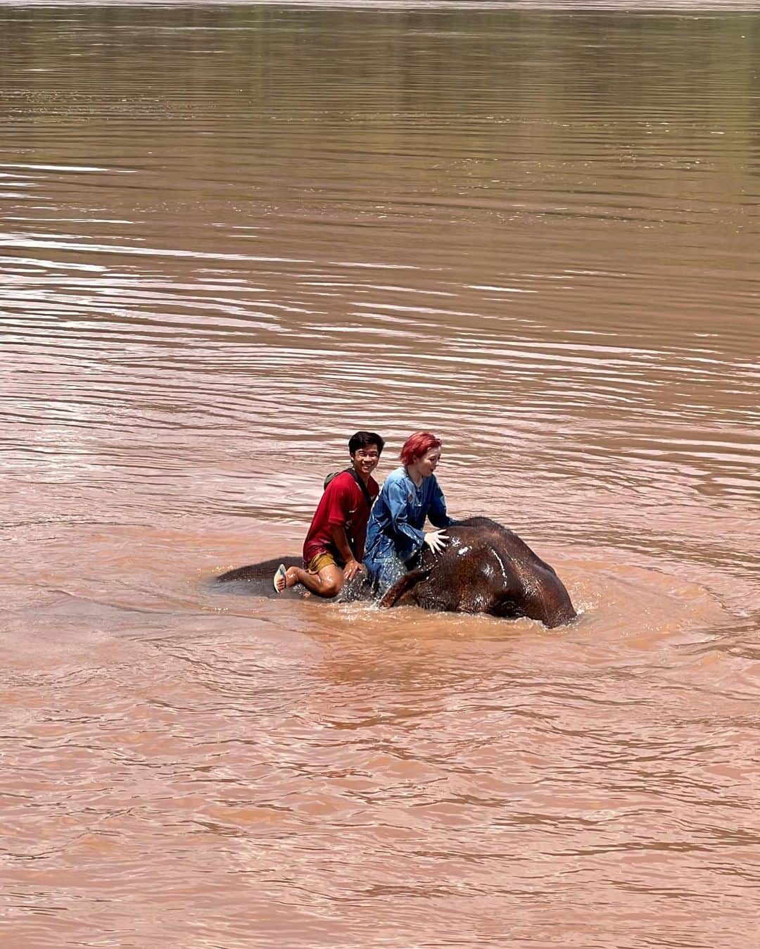ガーダオ・メラニーさんのインスタグラム写真 - (ガーダオ・メラニーInstagram)「My Laos Trip🇱🇦📍💯 ラオスで象使いになってきました！🐘 また行きたいな🐾➰」8月29日 21時20分 - melaniegrdt