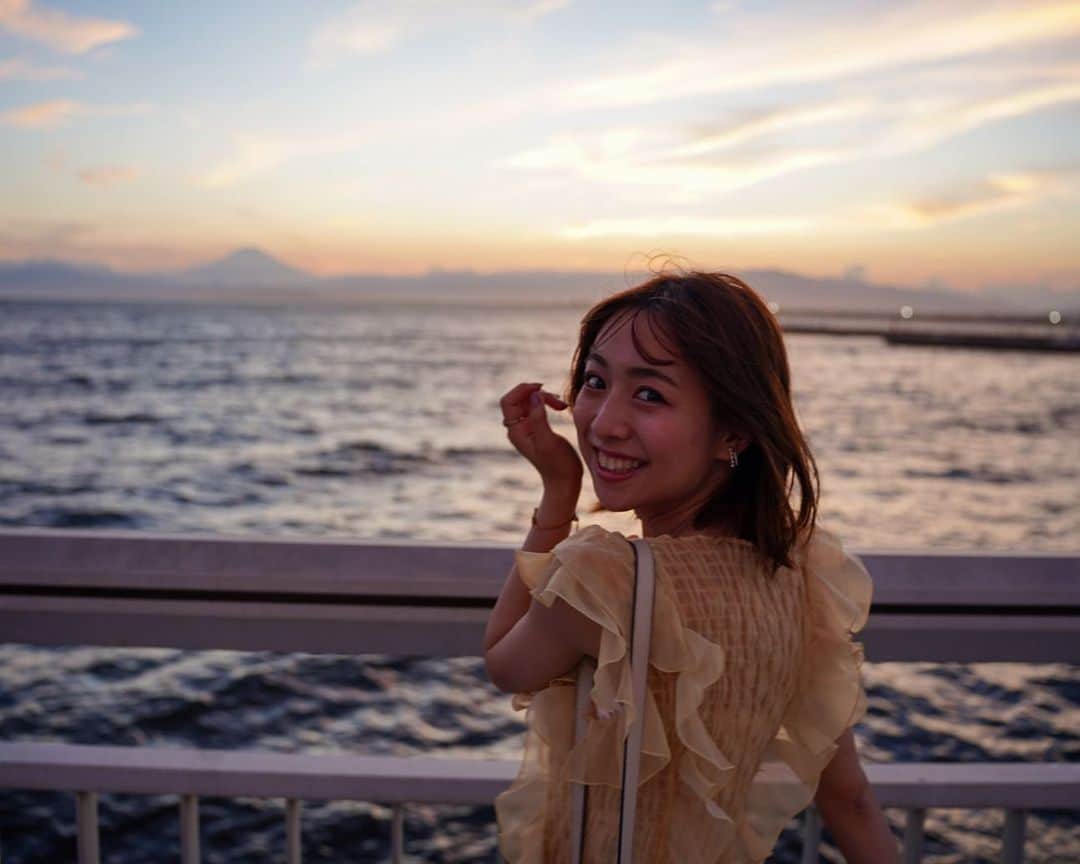 鈴木泉帆さんのインスタグラム写真 - (鈴木泉帆Instagram)「お久しぶりです🌻  気づいたら8月下旬。 夏終わっちゃうの寂しいですねえ、、  そんなわけで？ 終わっちゃう前に夏の写真を駆け込みで投稿します🫡 7枚目の写真のぴよっと上がってる2束の前髪にご注目ください。  この日は横浜でランチして 鎌倉で食べ歩きして江ノ島神社で参拝して大満足の1日だった！！  #横浜 #桜木町　#桜木町ランチ　#桜木町駅 #鎌倉 #鎌倉グルメ #鎌倉散歩 #鎌倉観光 #鎌倉食べ歩き #江ノ島 #江ノ島観光 #江ノ島海岸 #江ノ島神社　#ボブ」8月29日 21時20分 - mizuho__suzuki