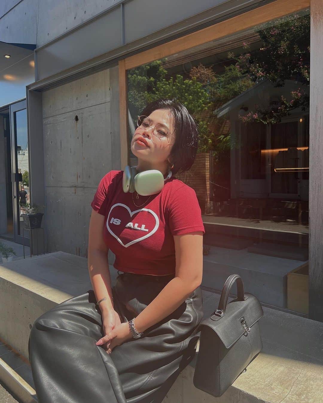 金子若菜のインスタグラム：「⠀ 今日も超働いた！！ 明日も6時起きからの撮影からの展示会準備で、 明後日からはWONEMの展示会でっす。  毎度毎度、展示会直前、いつも撮影に追われて 準備任せっきりになってしまって 本当、WONEMの皆様いつも申し訳ない🥲  それにしても俺、働くねぇぇぇぇぇ😇 9月はもう既に激ヤバスケジュールなので 10月は休みたい。(真顔)  ⠀ 今日の服と俺のもぐもぐ動画載せておく。(需要どこだよ) オムライス美味しかった♡」