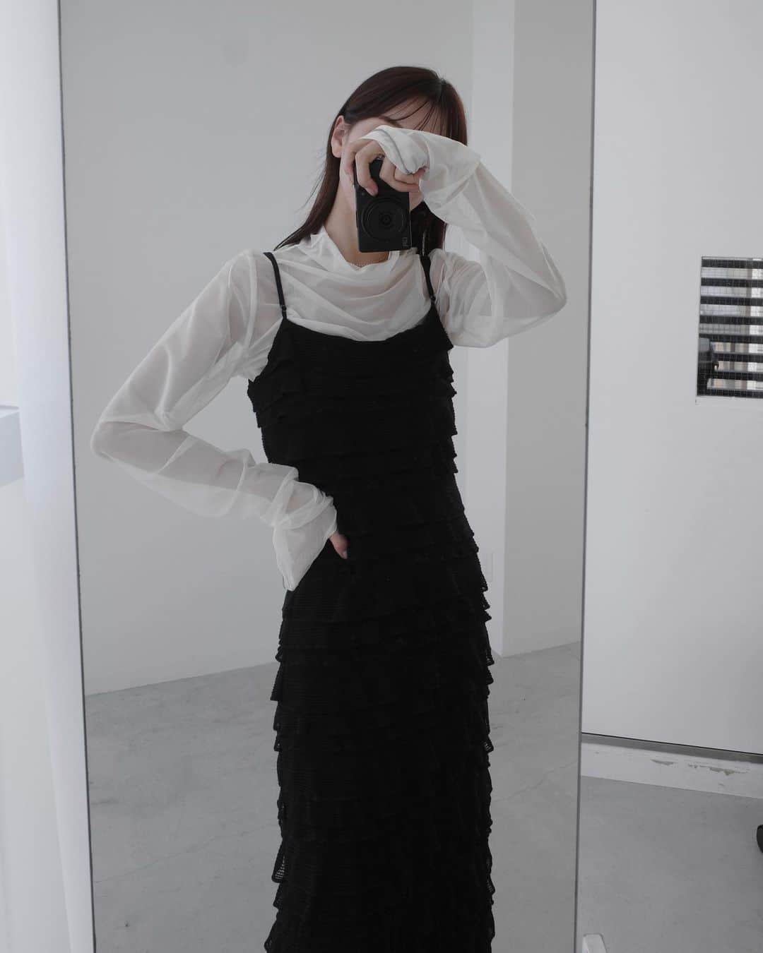 石元歩唯のインスタグラム：「@amel_official__ 今週販売の新アイテムと 販売中アイテムのオフショット📷 それぞれ写真にタグ付けしています☺️🏷」