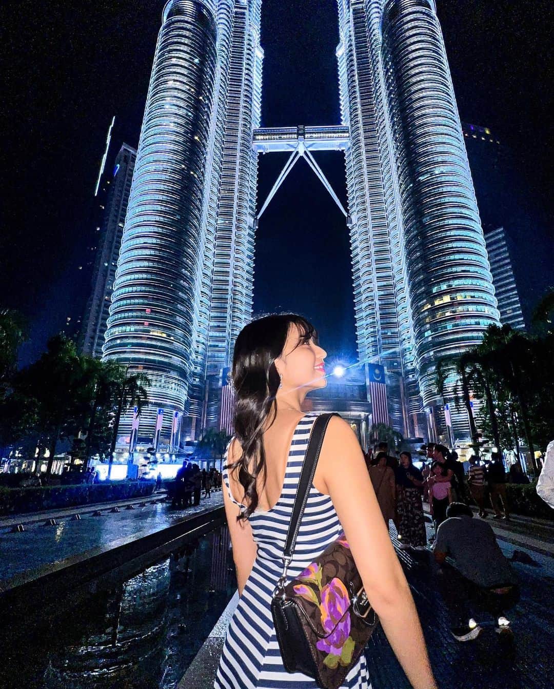 シャニア・グラシアのインスタグラム：「🌃」