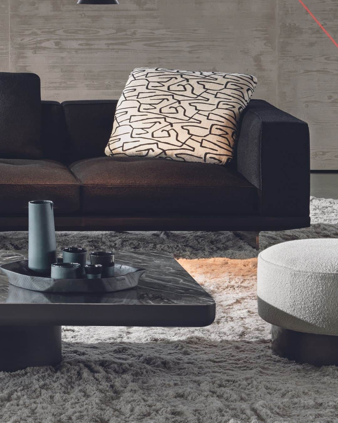 Minotti Londonさんのインスタグラム写真 - (Minotti LondonInstagram)「Brady is a family of coffee tables ranging from the classic 30 cm height to an innovative 43 cm high version that, accompanied by ottomans on castors, creates a new and contemporary way of experiencing the living space.  A furnishing piece designed for moments of conviviality that also opens up to a new interpretation of the space dedicated to relaxation for informal dining occasions.  @rodolfodordoni design.  Tap the link in our bio to discover the Brady coffee table.  #brady #minotti #minotilondon #coffeetable #interiordesign #design #italianstyle #italianfurniture #madeinitaly」8月29日 21時19分 - minottilondon