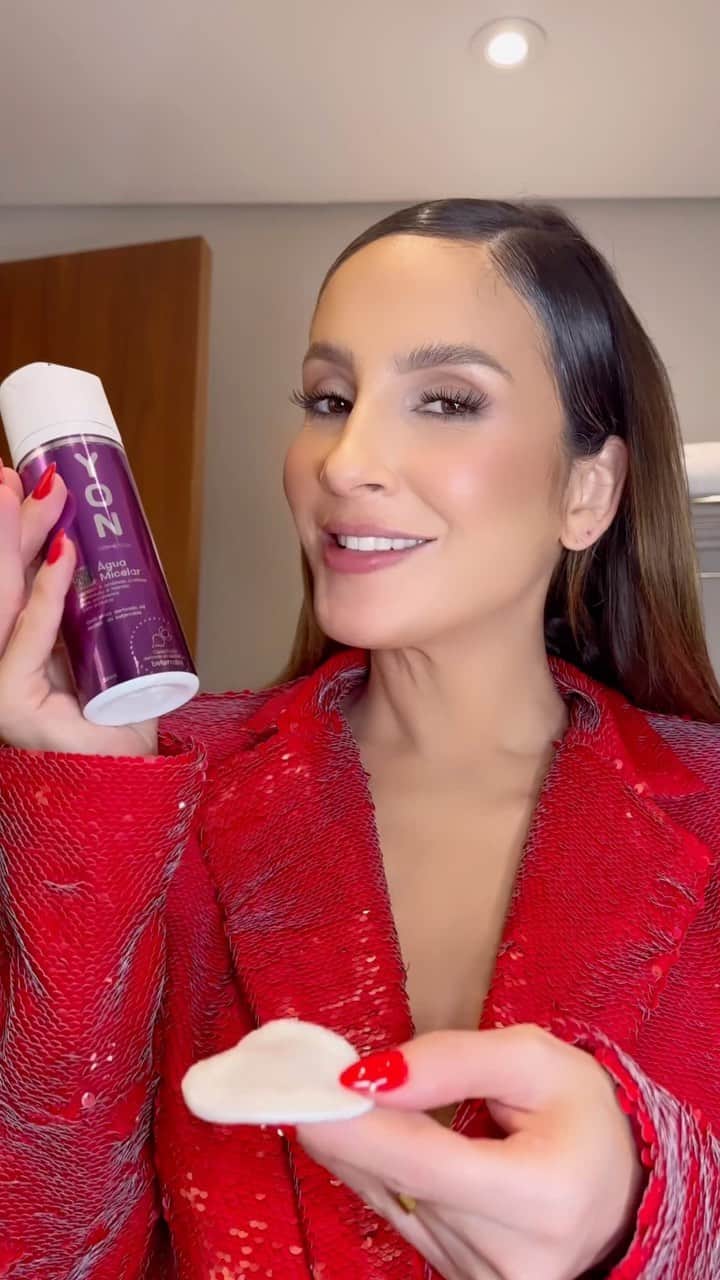 Claudia Leitteのインスタグラム：「Momentos que @yon.cosmeticos proporcionam 🤩… um pouco dos meus cuidados noturnos💜!」