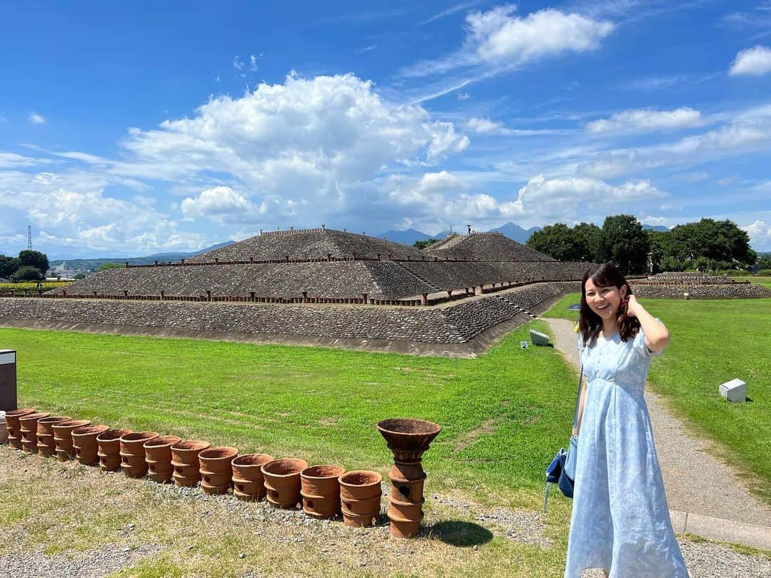 荒木優里さんのインスタグラム写真 - (荒木優里Instagram)「♥️ 一時帰国の思い出☺️🌼  群馬名物、焼きまんじゅうを 初めて食べましたーっ😊❣️ 思っていた以上にふわふわもちもちで美味しかった😋💓  高崎パスタの老舗、シャンゴにも🍝 代表メニューである「シャンゴ風」は Sサイズでもパスタが150グラムなんです✨  デミグラスミートソース＋とんかつが上にのっていて とってもボリューミー😳😳 でもぺろっと食べられるほど くせになる味わいでしたよ🐷💖  榛名山、榛名湖で美しい景観を眺めて癒され、 八幡塚古墳では はるか1500年前に思いを馳せました😁⭐️ 古代ロマンってわくわくする❤️  たくさん観光できて楽しかったなーっっ😄🫧  #一時帰国 #一時帰国の思い出 #群馬 #焼きまんじゅう #高崎パスタ #シャンゴ #シャンゴ風 #満腹メニュー #榛名山 #榛名湖 #保渡田古墳群 #八幡塚古墳 #フリーアナウンサー #荒木優里」8月30日 7時04分 - yuriaraki0726