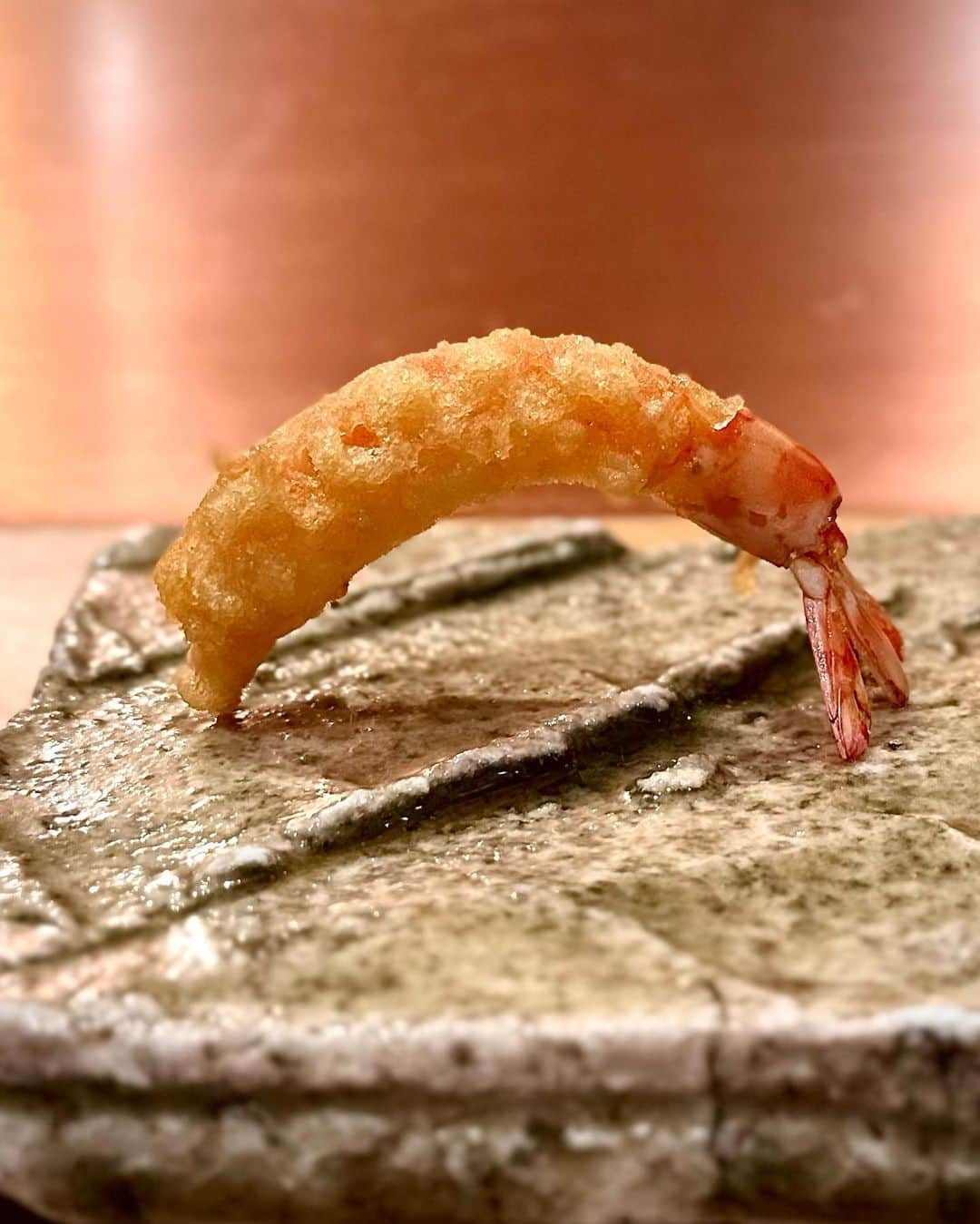 箕輪玖美さんのインスタグラム写真 - (箕輪玖美Instagram)「南青山まさみつ🍤 ・ ・ やっと行けたー😭 完全紹介制なので、誰か紹介してーと言い続けてたら、お誘いが✨ ・ ・ 一品料理が美味し過ぎる&品数が多くて、天ぷらの前に結構お腹一杯😆 ・ ・ でも…天ぷらは別腹⁈🤣 最後まで美味しく頂きました💕 ・ ・ まさみつさんのトークも最&高👍😉  #南青山まさみつ #まさみつ  #美味しゅうございました #天ぷら #美味しい天ぷらはもたれない #予約困難店 #完全紹介制 #美味しいもの好きな人と繋がりたい #食いしん坊 #南青山グルメ #口福 #ご馳走様でした  #アラフィフ女子 #箕輪玖美」8月30日 7時10分 - kumi.111