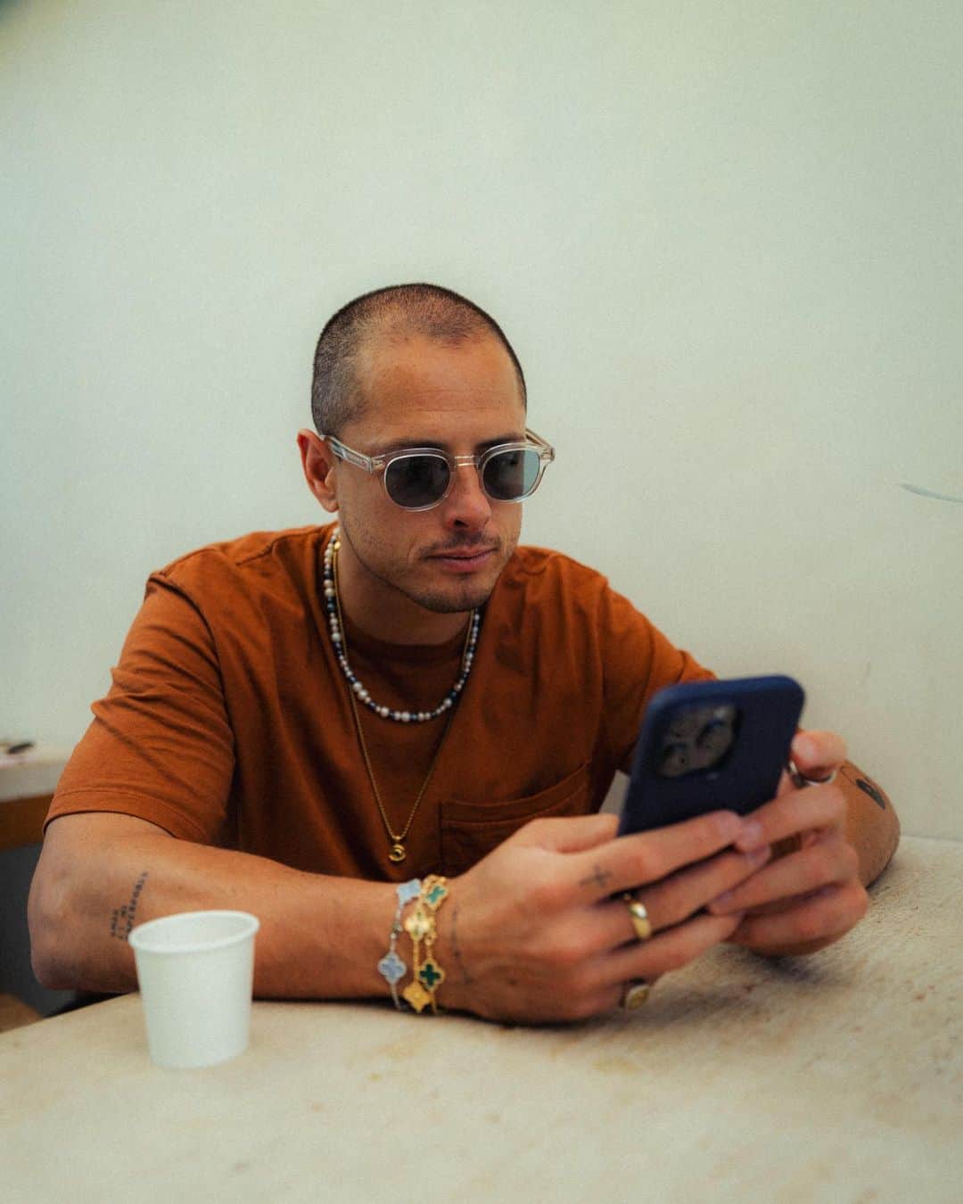 ハビエル・エルナンデス・バルカサールのインスタグラム：「Coffee, working out and… losing at basketball 🏀😫」