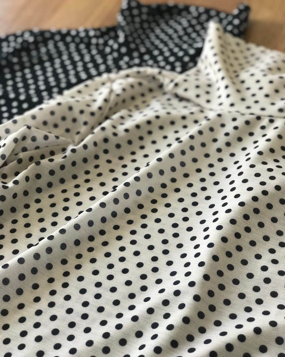 M2companyのインスタグラム：「《pareatsu》  シンプルなチュールのトップスも ドット柄になると ちょっとクラシカルな印象に……  今なら 一枚で、 季節がすすめば インナーとしても大活躍です。  【BASE】 https://pareatsu.base.ec  #pareatsu #パレアッツ #m2company #エムツーカンパニー #2023AW #新作秋物 #秋物 #チュール #プルオーバー #おしゃれさんと繋がりたい  #ciao_varano」