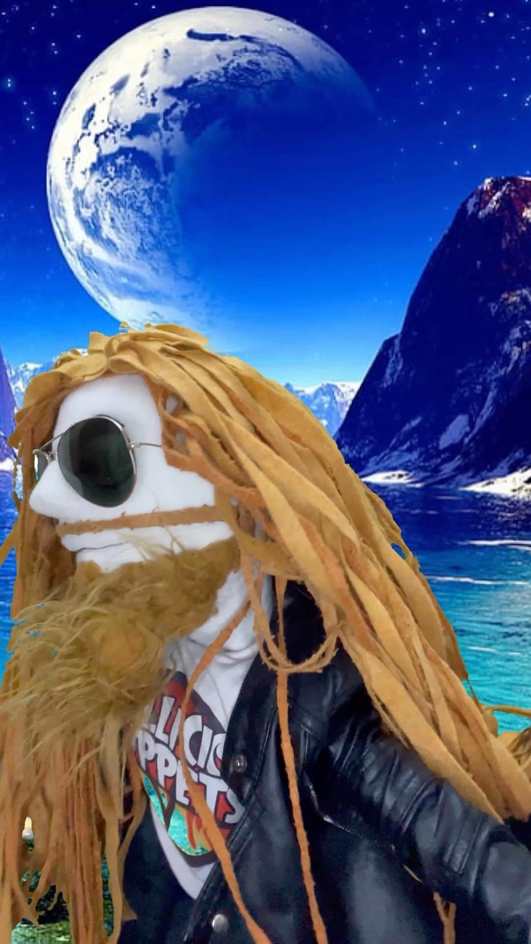 レディビアードのインスタグラム：「Un amigo 😬😬  @ladybeard_japan 🤘🏻🤍🩷🤎❤️🩵💙🧡💜💛💚🖤🩶  Disculpen lo fome pero es trabajo honesto 😌🫡😂」