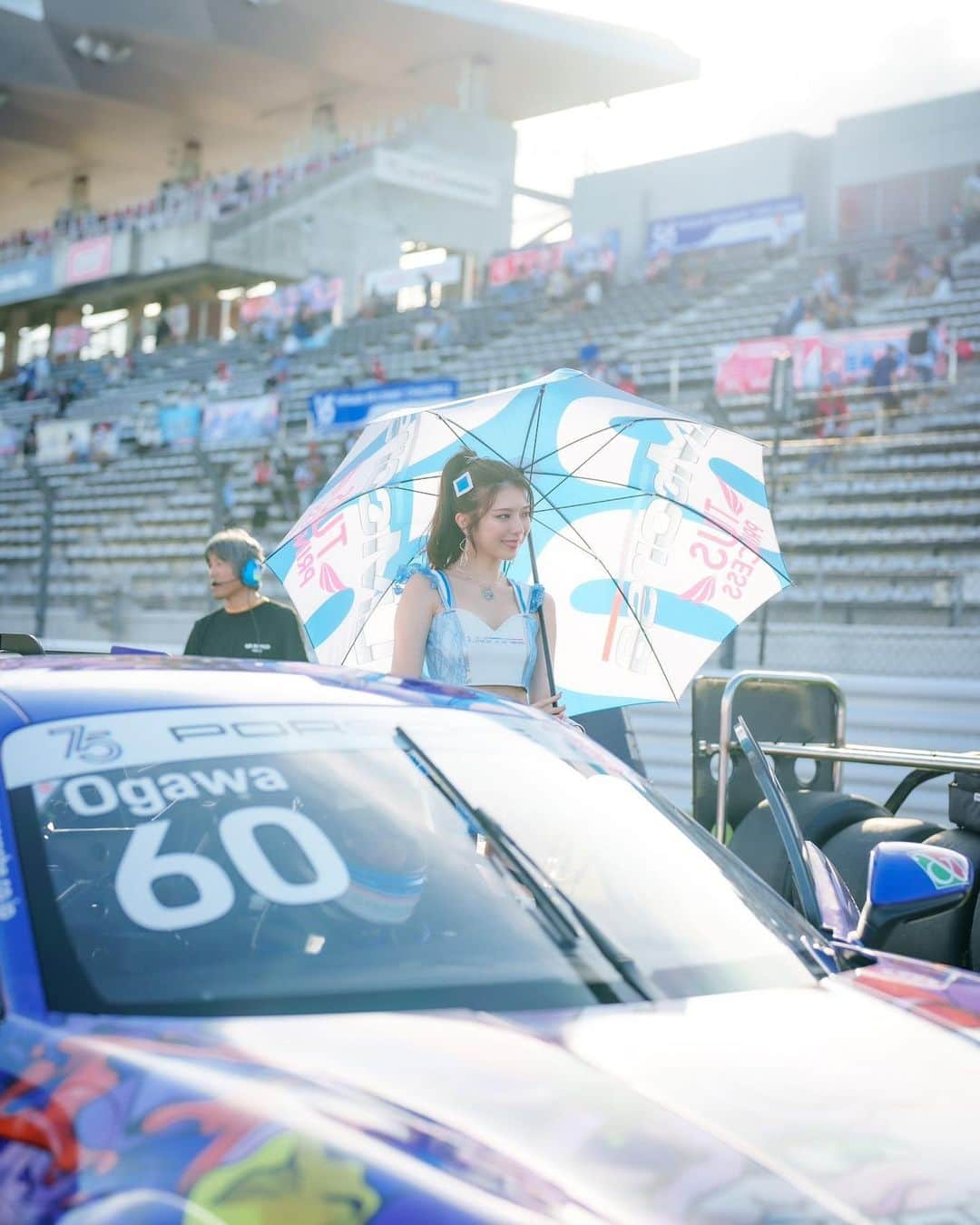 涼野はるかのインスタグラム：「･ ･ Porsche Carrera Cup Japan 第9.10戦 私たちが応援する60号車小河諒選手は、前戦に引き続き2戦ともに優勝を獲得されました🥇！ これでシリーズチャンピオンが決定となります！ 小河選手、チームの皆様、応援団の皆様おめでとうございました👏🌸 残すは9/22〜24に鈴鹿サーキットにて行われる最終戦。 こちらはF1との併催になります！ 最後もこのまま笑顔で終われますように、引き続き60号車小河諒選手の応援をよろしくお願いします📣🩵 ･ ･ ･ ･ FIA-F4選手権 OTG MotorSportsから80号車 野澤勇翔選手は 第7戦　P27→22位 第8戦　P23→21位 SCが何度も入る荒れたレースとなりましたが、大幅にポジションアップを果たし無事チェッカーとなりました！ F4は残り6戦、私たちも現地で応援させて頂きます！ こちらも引き続き私たちTWSプリンセスと一緒にたくさんの応援をよろしくお願いします💛 ･ ･ ･ ･ ･ ･ ･ ･ ･ ･ ･ ･ ･ #supergt #otg #motorsports #fiaf4 #porshecarrera #モータースポーツ #レースクイーン #大阪トヨペット」