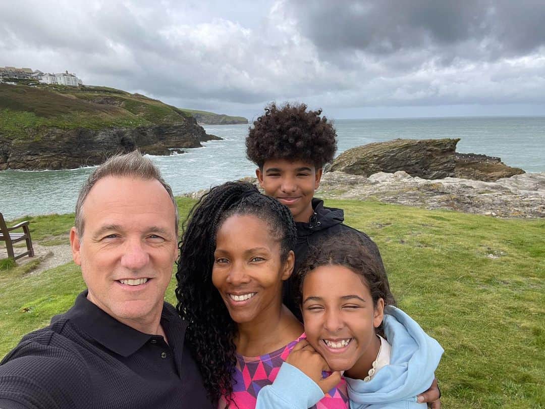 トム・ベリカのインスタグラム：「#socialmediabreak. Been a helluva summer. So many great memories, family visits, time with friends, traveling near and far. #USandUK」