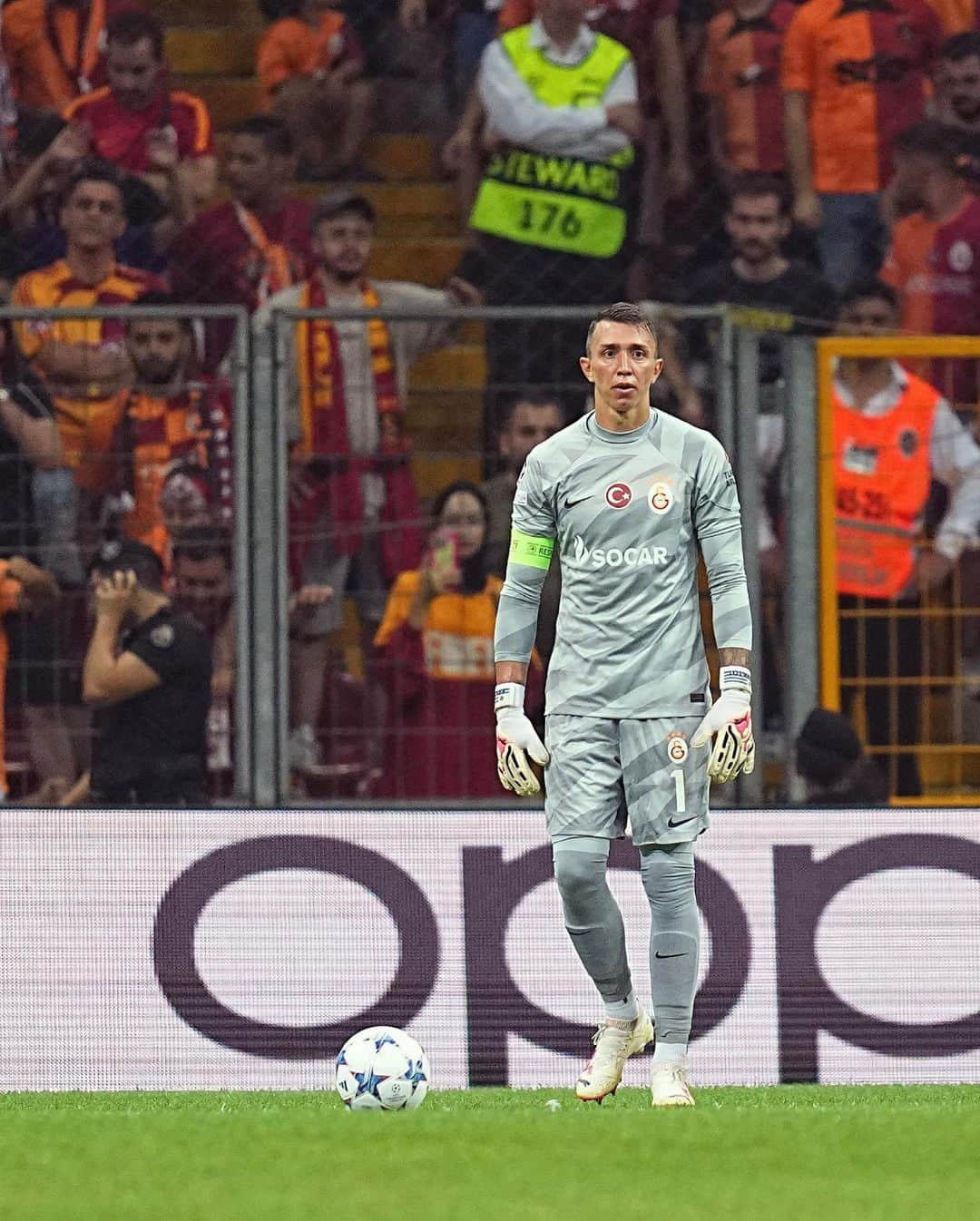 フェルナンド・ムスレラのインスタグラム：「@championsleague ⭐✔️ @galatasaray has to be among the best and despite the tought match the job is done. Thank you for your huge support until the last second. Now it’s time to set new goals on our journey and go again this Saturday.  @championsleague ⭐✔️ @galatasaray tiene que estar entre los mejores y a pesar del partido difícil el trabajo está hecho. Gracias por su  apoyo hasta el último segundo. Ahora es el momento de establecer nuevas metas y trabajar duro para el sábado.  #GSvMOL #UCL #Cimbom」