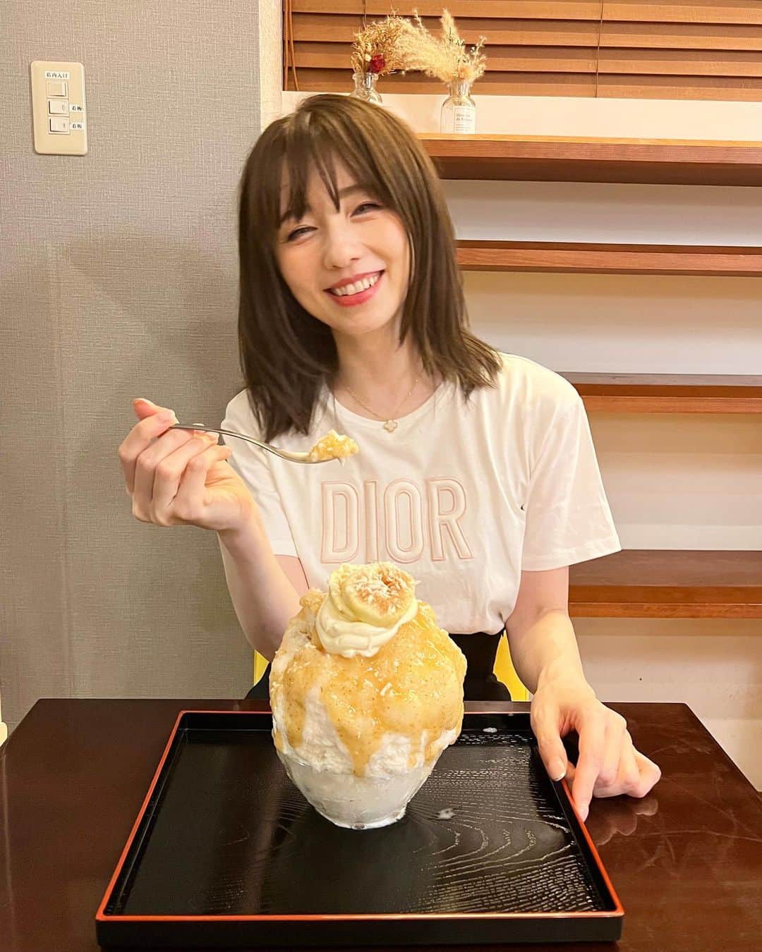 のインスタグラム：「🧡🧡🧡  いちじくマスカルポーネ🧡🧡🧡 @hyoren_koori   いちじくそのまんまの優しい甘さのシロップでおいしかった🧡🧡 おおきめで久しぶりに震えました🫨笑 お友達のピスタちごも濃厚で甘めでおいしかったよ💚💚 この日へとへとでお疲れ顔だけど笑ってるからセーフ？🙃  ・  #氷連 #池袋カフェ #池袋 #かき氷 #かき氷部 #かき氷巡り」