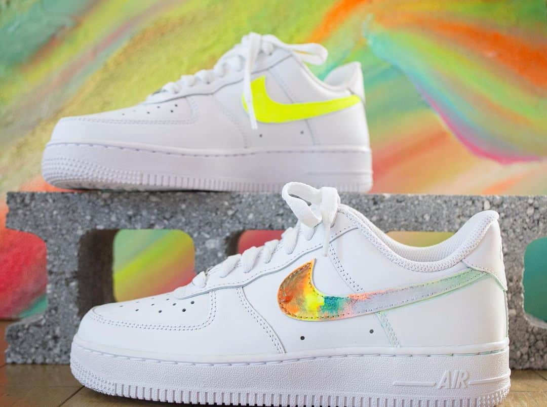 酒井まいのインスタグラム：「NIKE paint👟🎨✔️✨✨ グラデーションのマーブリング×イエロー💛🌈🌈  #maaa_art  #nikepainting  #af1  #NIKE #sneakercustoms #af1custom」