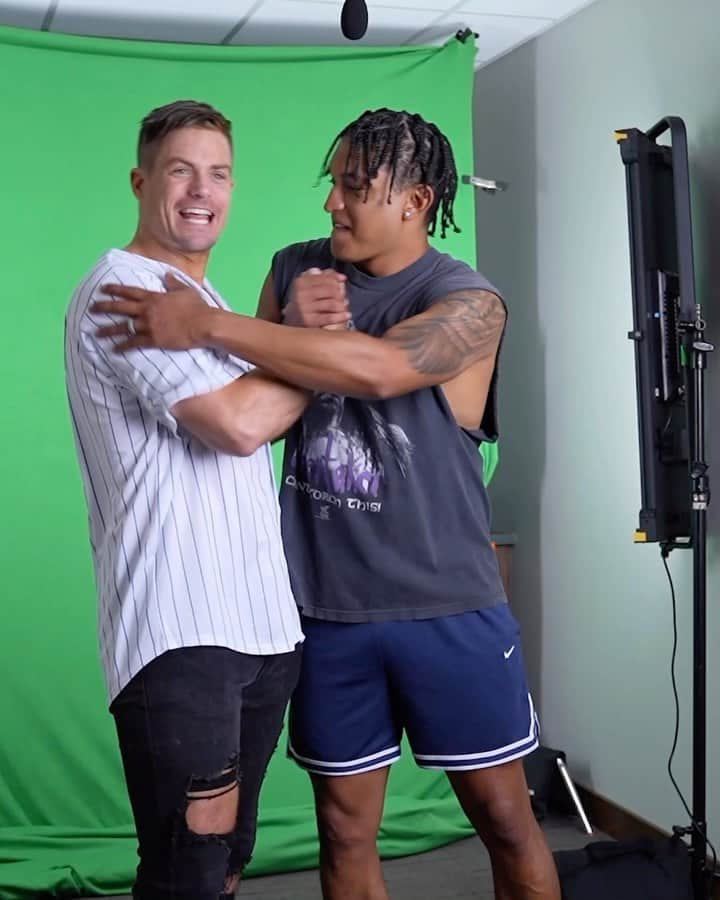 シカゴ・カブスのインスタグラム：「WWE takes over the Friendly Confines! 💪」