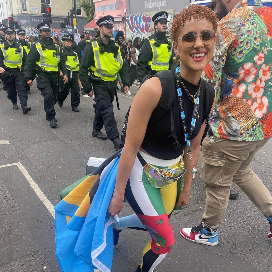 ナタリー・エマニュエルのインスタグラム：「@nhcarnivalldn!! The best weekend of the year! Here are some highlights from Day 1… 🇩🇲🇱🇨 #nottinghillcarnival2023 #day1 #🇩🇲 #🇱🇨 #domilucian #caribbeanandproud #justiceforgrenfell 💚💚💚」