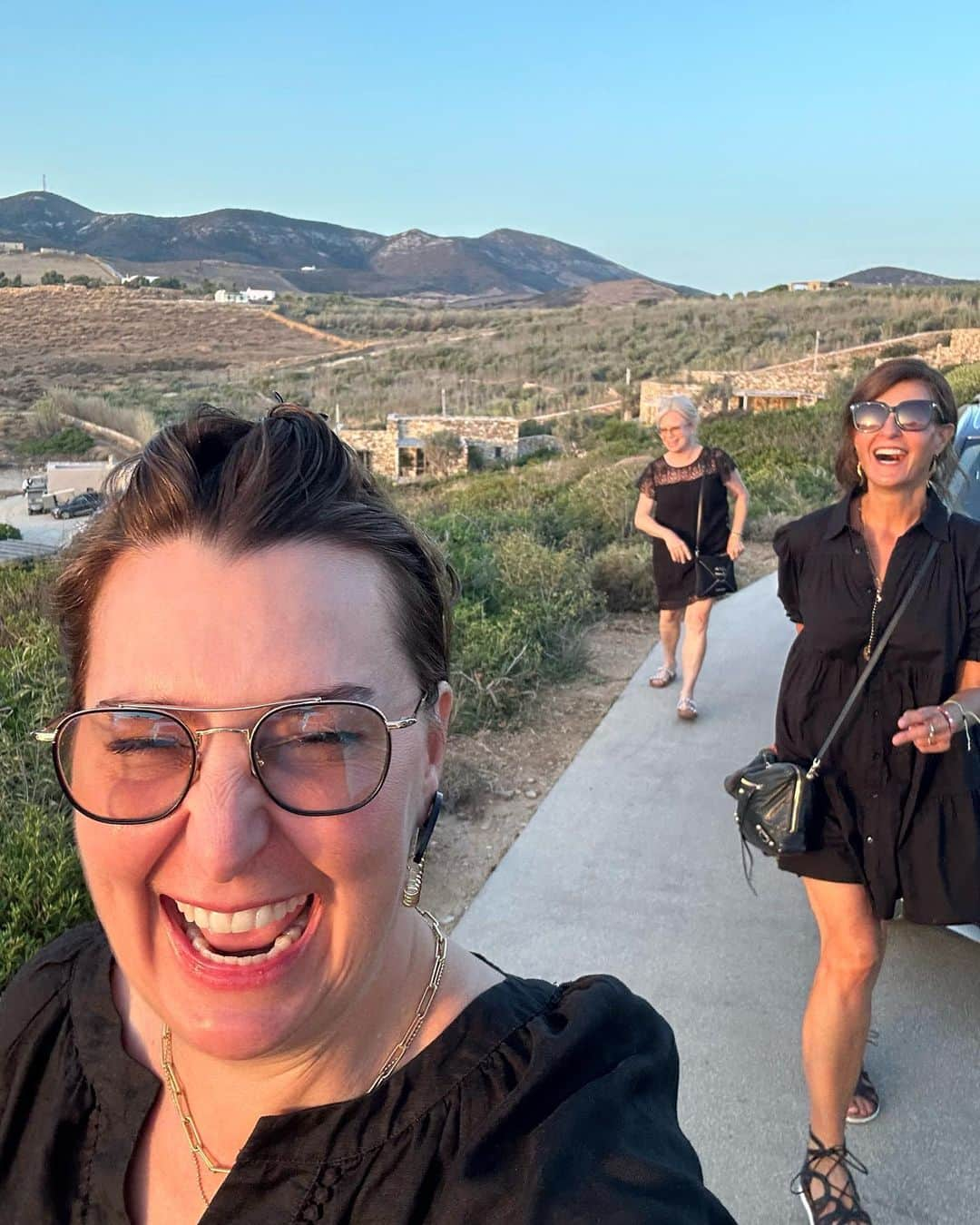 ニア・ヴァルダロスさんのインスタグラム写真 - (ニア・ヴァルダロスInstagram)「#girlfriends #greece #july #love #takemeback ❤️🇬🇷❤️」8月29日 23時35分 - niavardalos